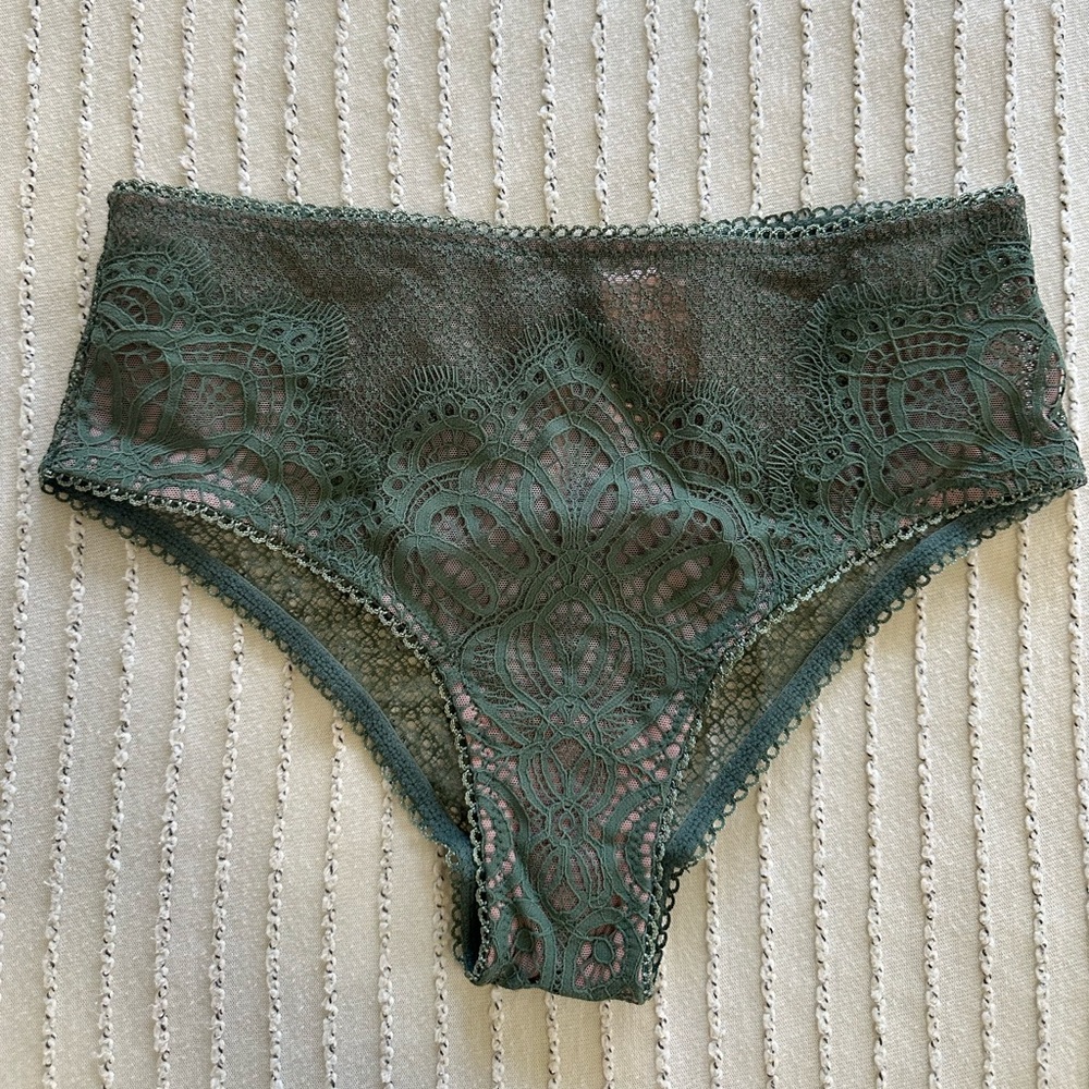 NWT Victoria’s secret lace panty